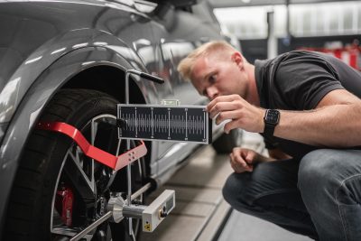 vermessung1 Professionelle Achsvermessung in Bertholdt Werkstatt, Ablesen der Werte